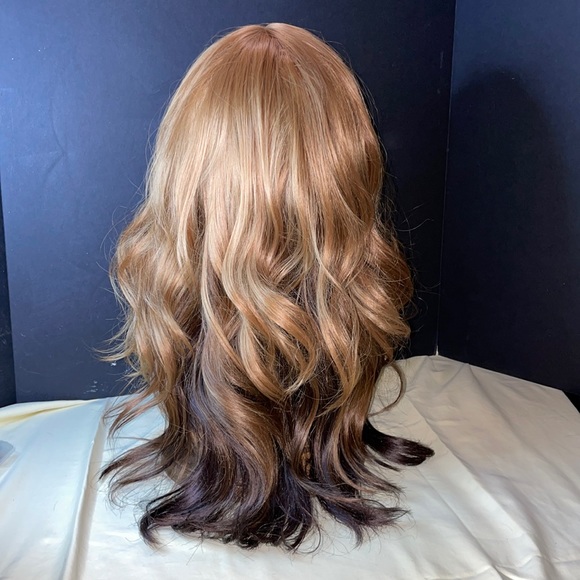 Wig.  #1205 - Picture 1 of 5